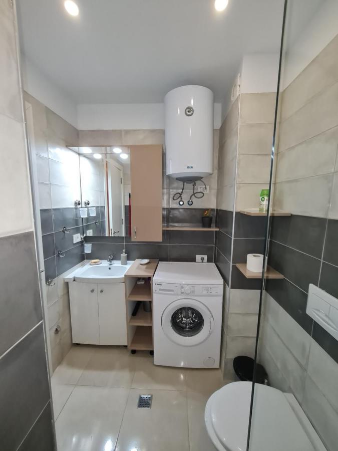 Sunny Apartment - Blloku Tirana, Near Lake 外观 照片
