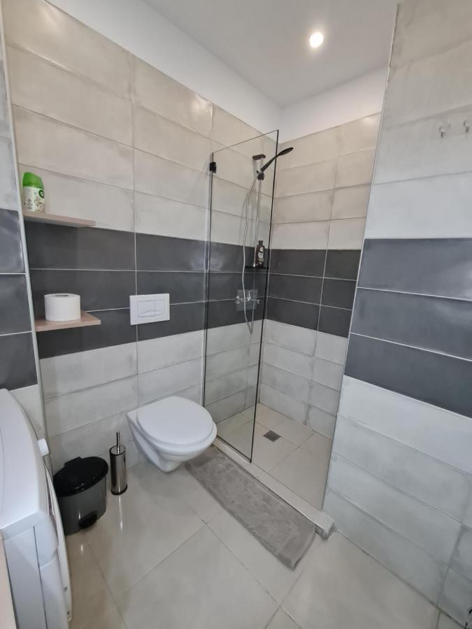 Sunny Apartment - Blloku Tirana, Near Lake 外观 照片