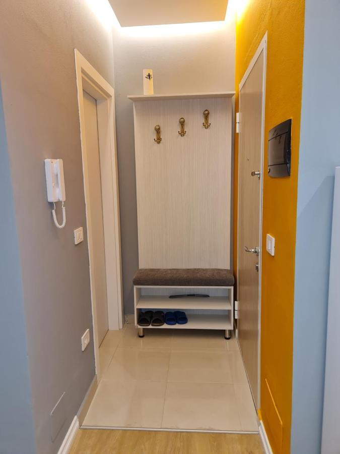 Sunny Apartment - Blloku Tirana, Near Lake 外观 照片