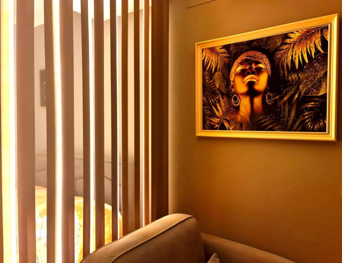 Sunny Apartment - Blloku Tirana, Near Lake 外观 照片